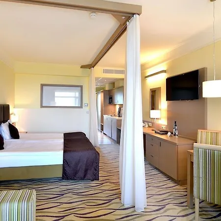 Flamingo Grand & Hotell 5*