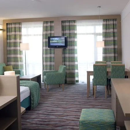 Ξενοδοχείο Flamingo Grand & 5*