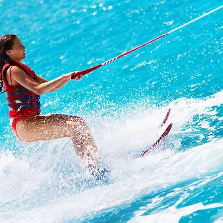 Flamingo Grand & Ξενοδοχείο Αλμπένα