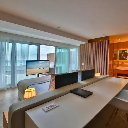 Ξενοδοχείο Flamingo Grand &