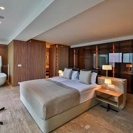 Ξενοδοχείο Flamingo Grand &